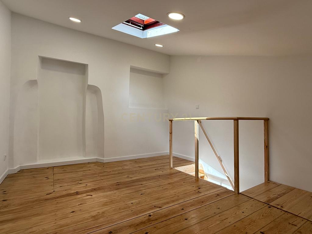 Apartamento T1+1 remodelado - Image 13