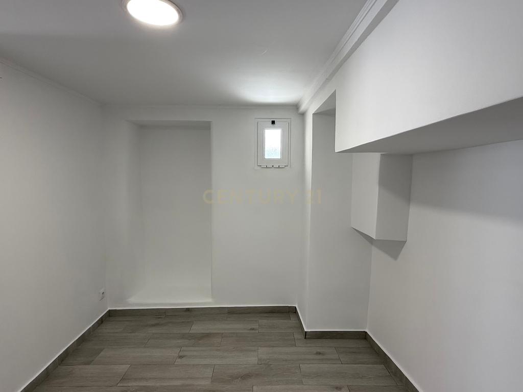 Apartamento T1+1 remodelado - Image 8