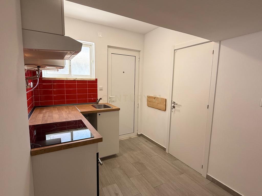 Apartamento T1+1 remodelado - Image 3
