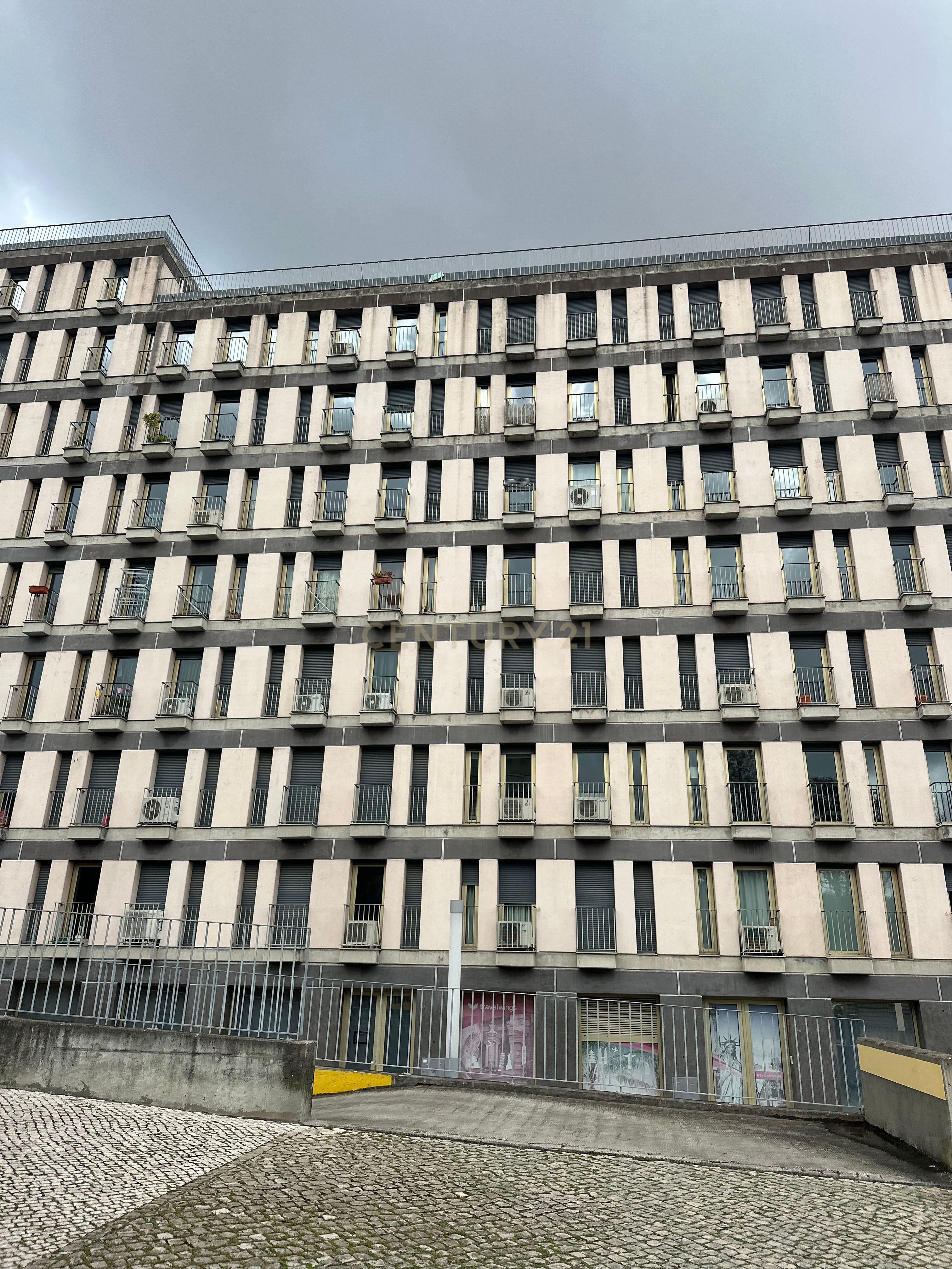 Apartamento T2 com 118m2 para venda nas Avenidas Novas com uma excelente localização proximo da estação de Entrecampos e da Cidade Universitária. - Image 41