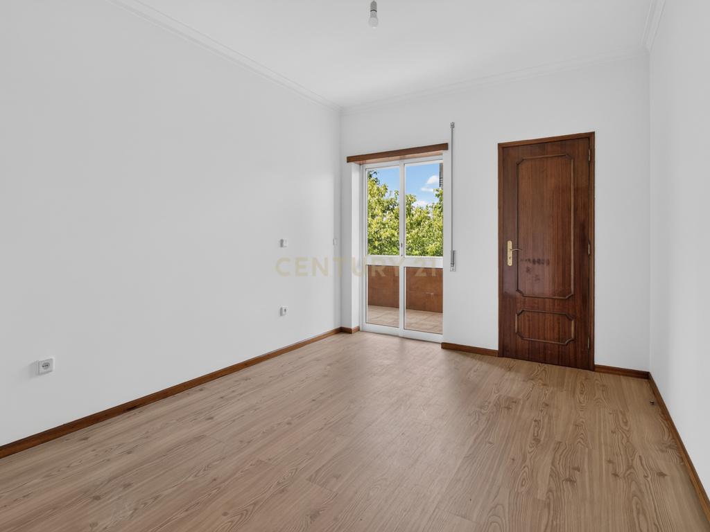 T3+1 com Garagem Fechada e Elevador | Lomar – Braga - Image 8