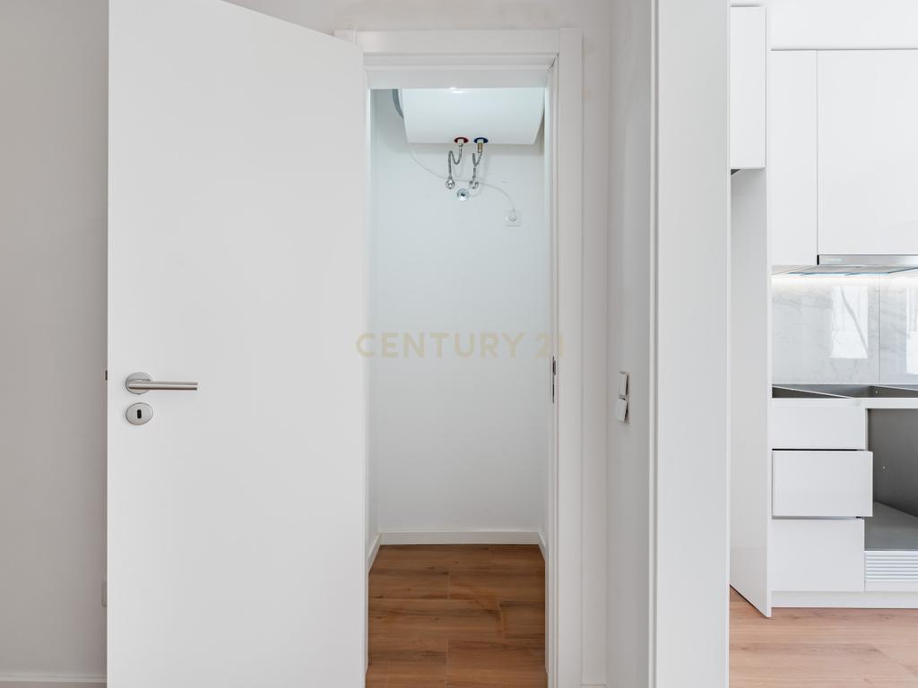 Apartamento Totalmente Remodelado com Terraço de 33 m² | Cruz de Pau – Amora - Image 9