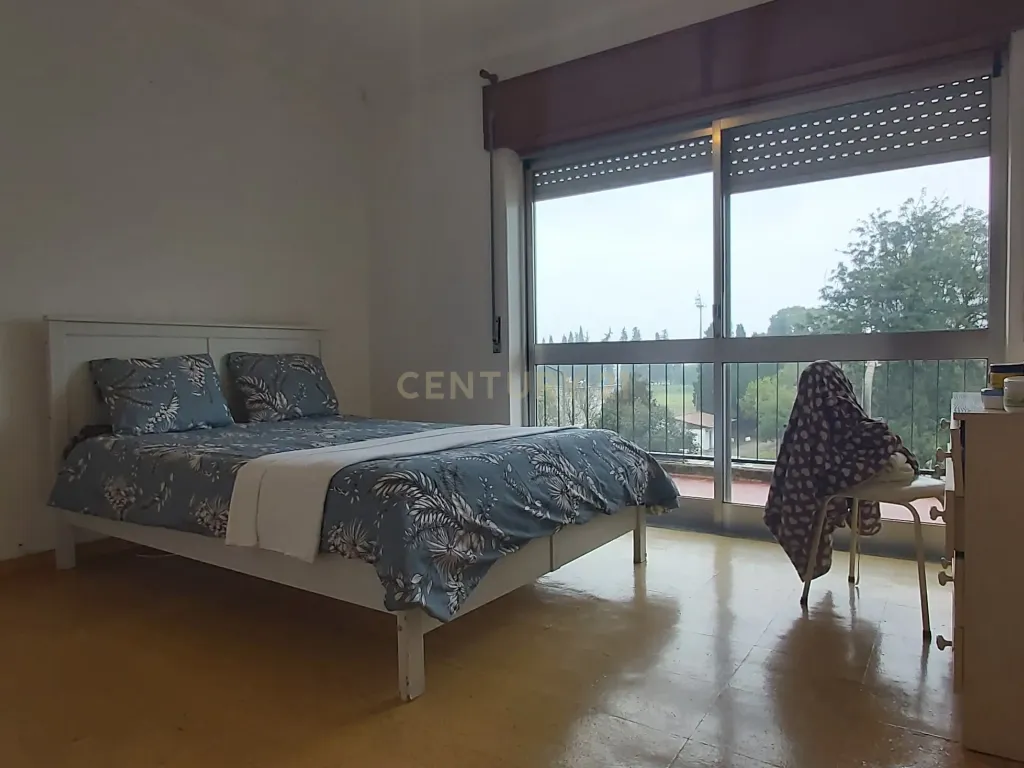 🌞 Apartamento T4 Luminoso com Excelentes Áreas e Garagem– Zona Premium de Beja - Image 12