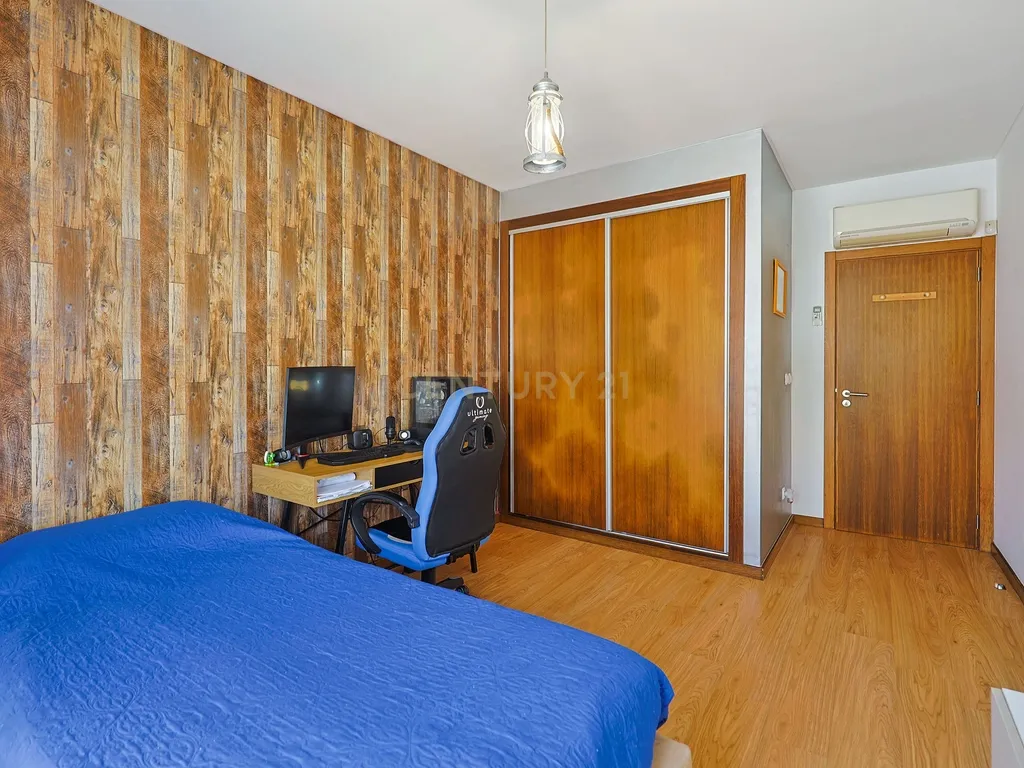 Moradia T3 com garagem e espaços exteriores nos Foros de Amora, Seixal - Image 20
