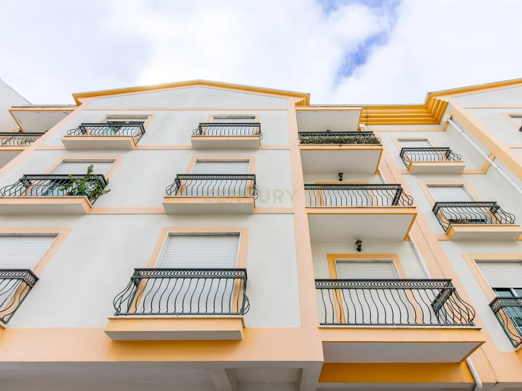 Apartamento T2 +1 em Quinta do Conde - Image 1