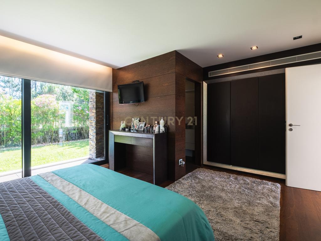 Luxuosa Moradia T4 com Piscina e Vista Panorâmica em Lousada - Image 35