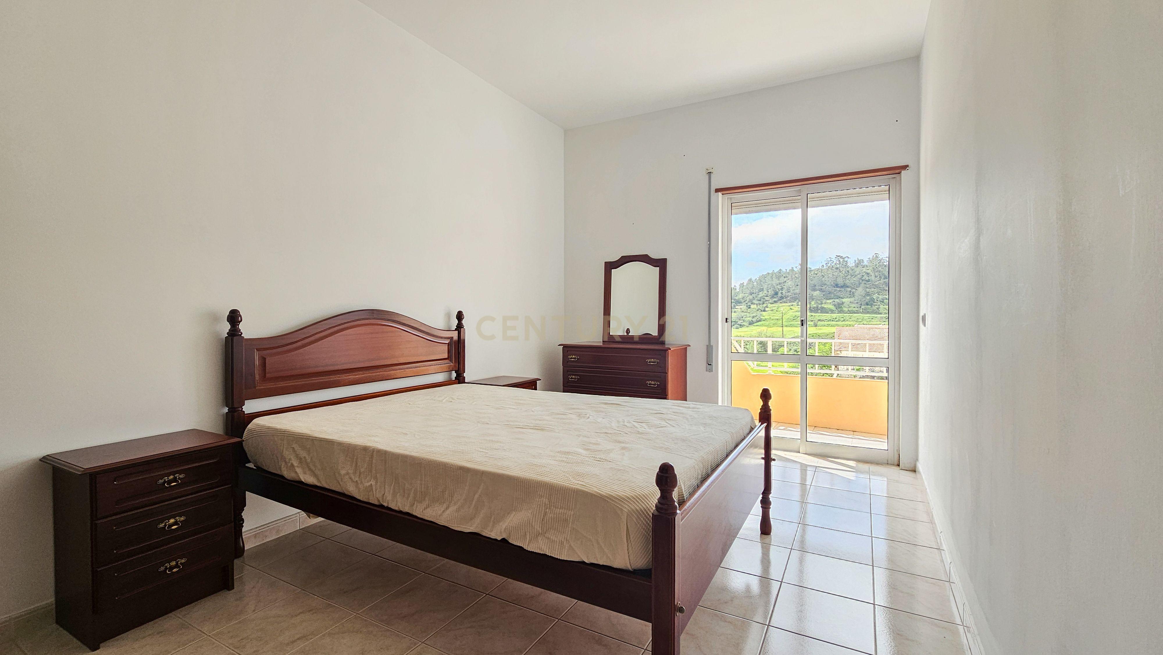 Apartamento T2 | Garagem Box | Arrecadação | Bom Estado | Varandas - Image 6