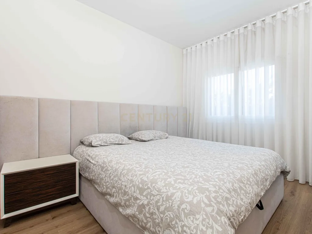 Moradia Independente T4+1 com Piscina, 321 m² de Construção e Garagem para 5 Viaturas | Albarraque, Rio de Mouro - Image 38