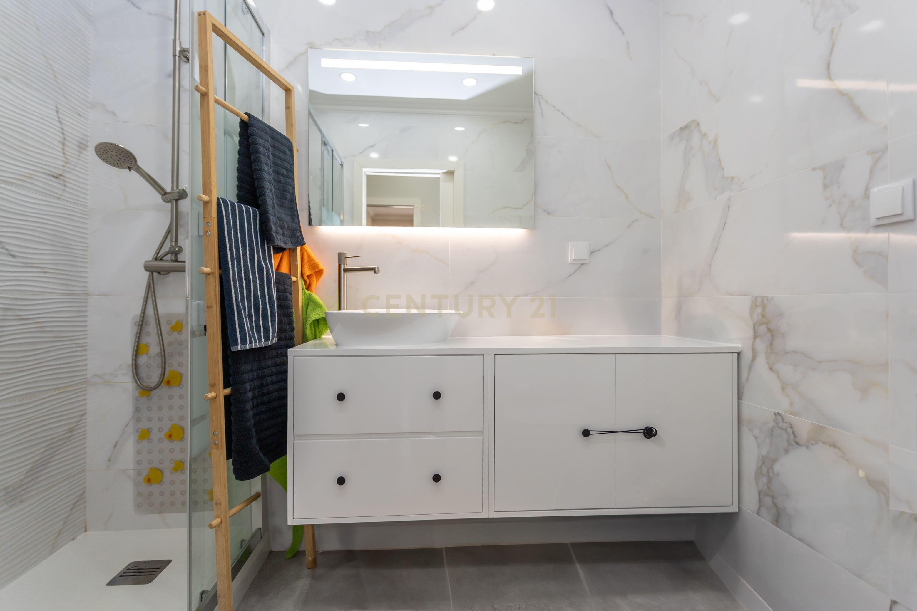 Fantástico T3 totalmente remodelado à venda em Corroios - Miratejo - Image 29