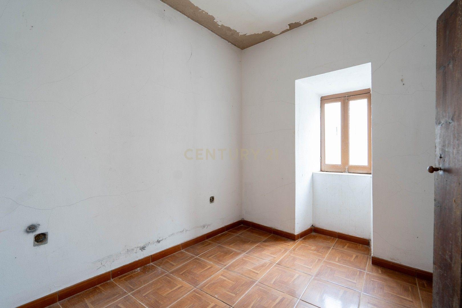 Fotografia 8 de Moradia para Reabilitação - Com espaço exterior