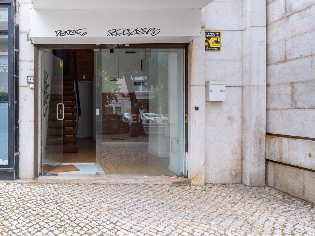 Loja com Várias Divisões para Arrendamento – Avenida João XXI, Lisboa - Image 2