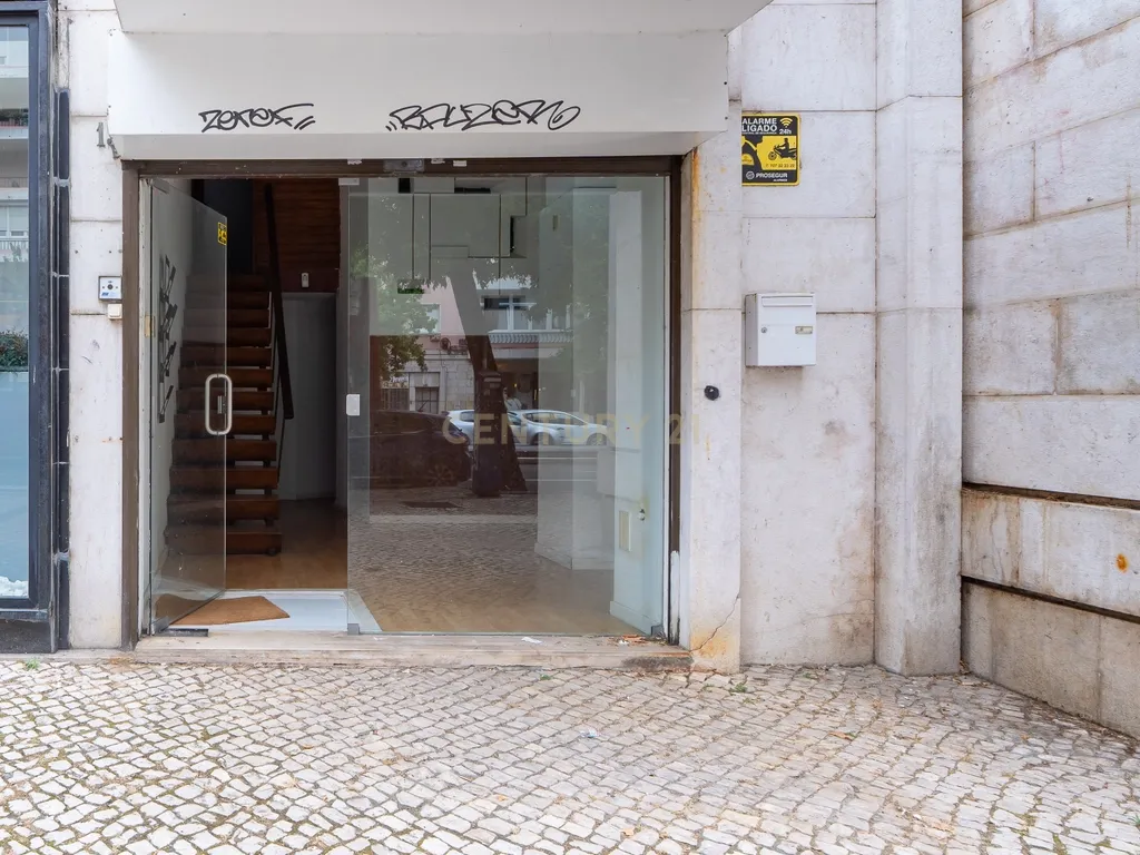 Loja com Várias Divisões para Arrendamento – Avenida João XXI, Lisboa - Image 2