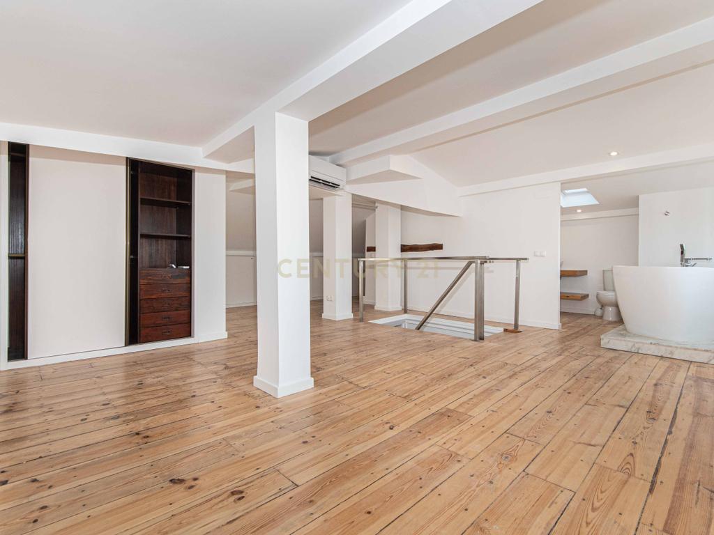 Apartamento T2 de Charme com vista rio e estacionamento em São Vicente, Lisboa - Image 16