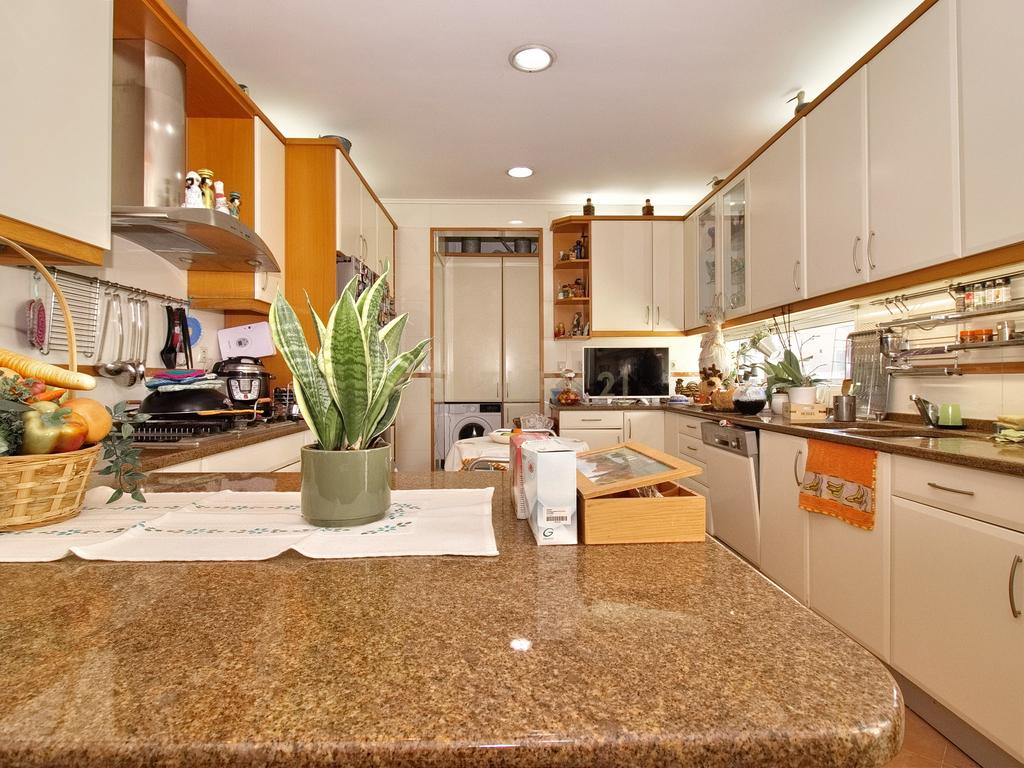Apartamento T6 com Terraço e Vista 360º em Campolide - 314m² - Image 17