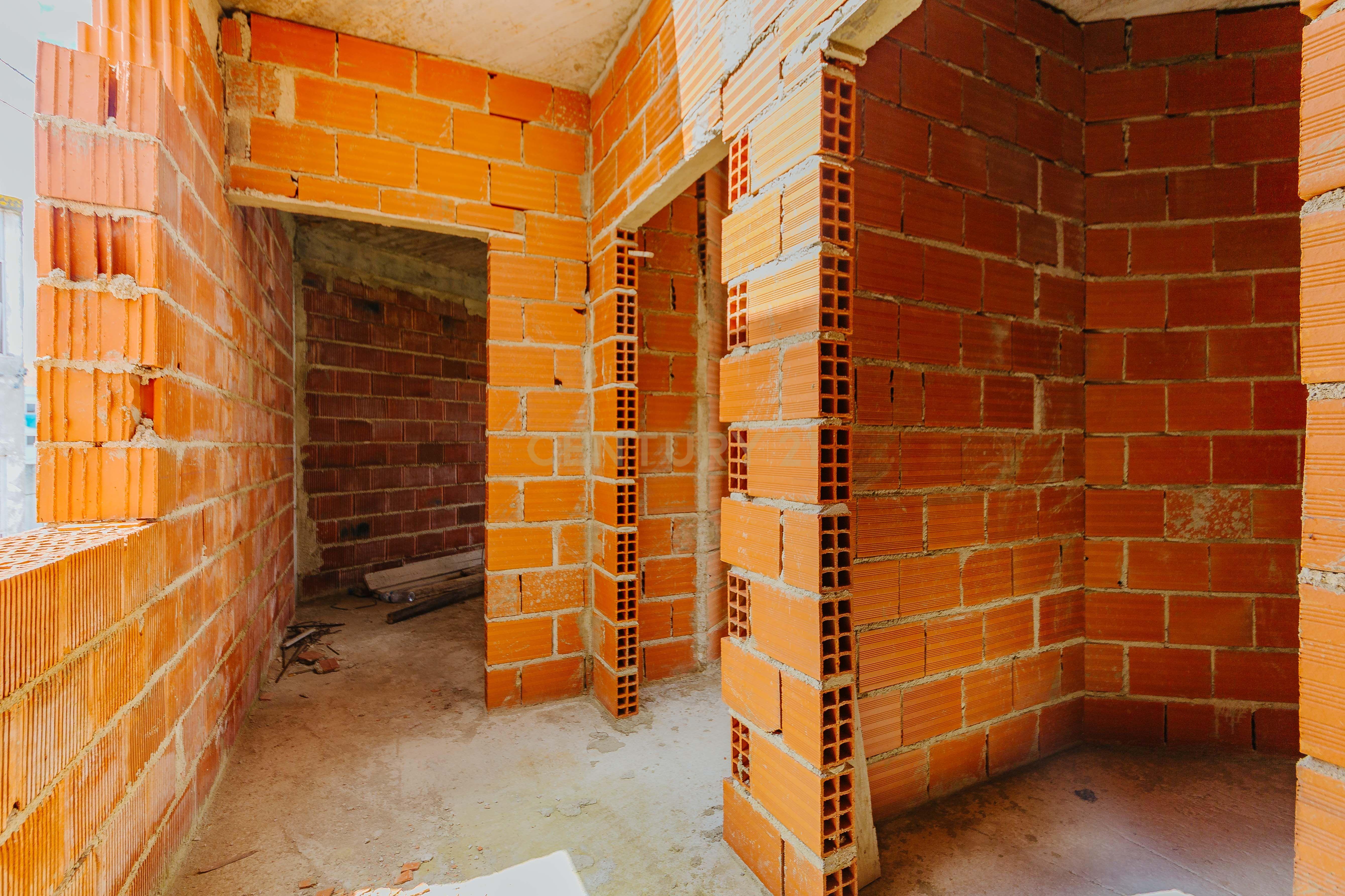 Moradia Unifamiliar de Tipologia T2 em Construção - Image 16