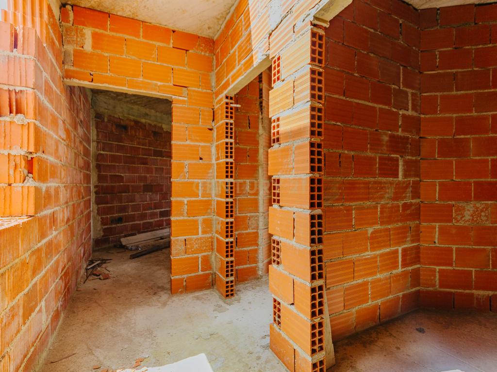Moradia Unifamiliar de Tipologia T2 em Construção - Image 16