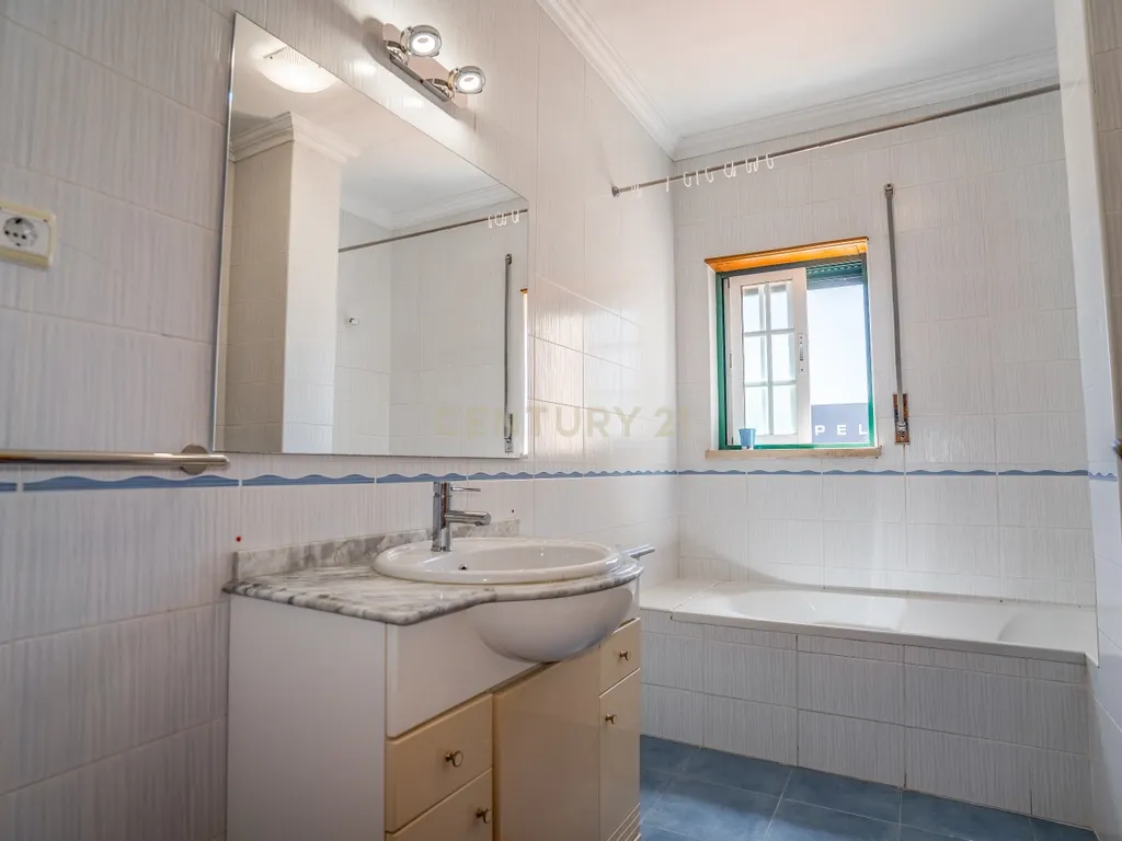 Moradia T4 na Urbanização Quinta do Pinheiro Manso – Caldas da Rainha - Image 21