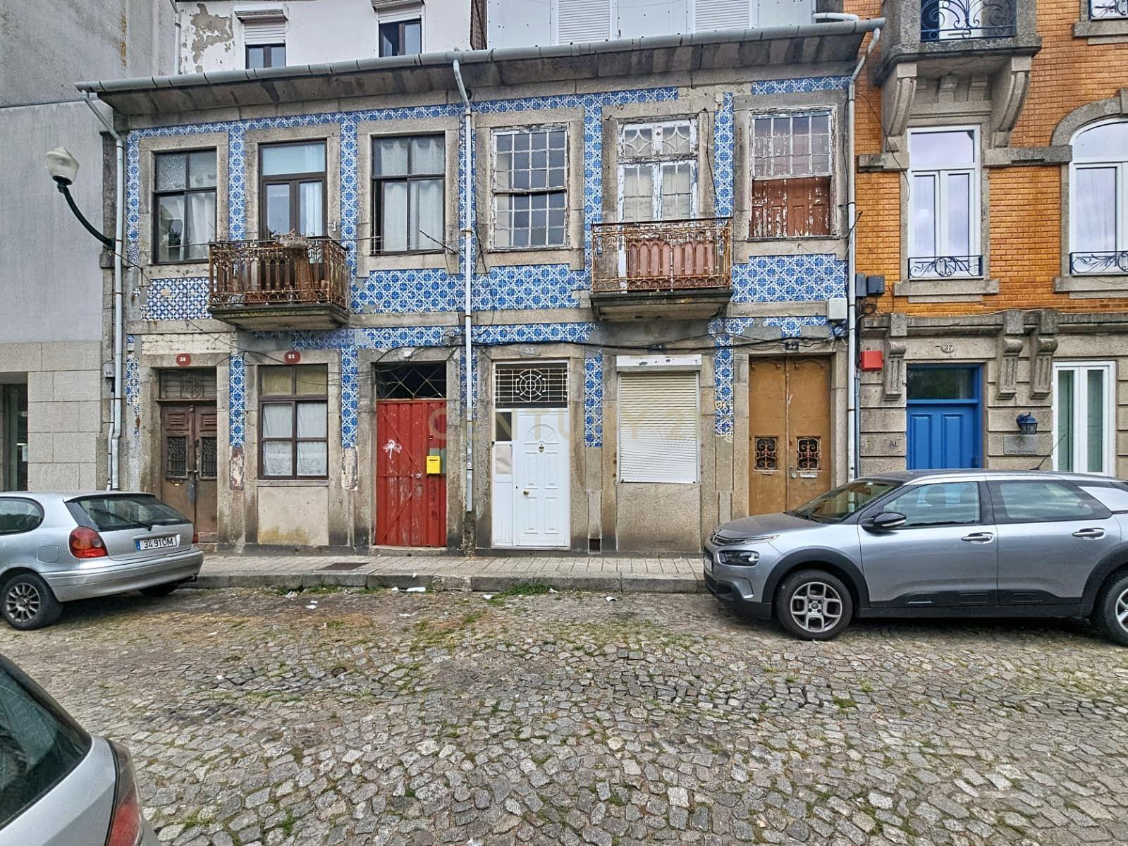 🏗️ Excelente Oportunidade de Investimento | Conjunto de 2 Prédios para Reabilitação e Ampliação | Praça da Alegria – Porto