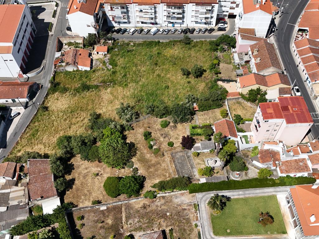 Moradias inseridas em terreno de 2400 m2 - Image 3