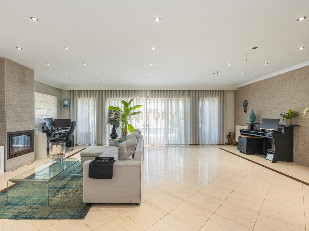 Moradia T4 com piscina e jardim a 2 passos da praia Lavra – Matosinhos - Image 17