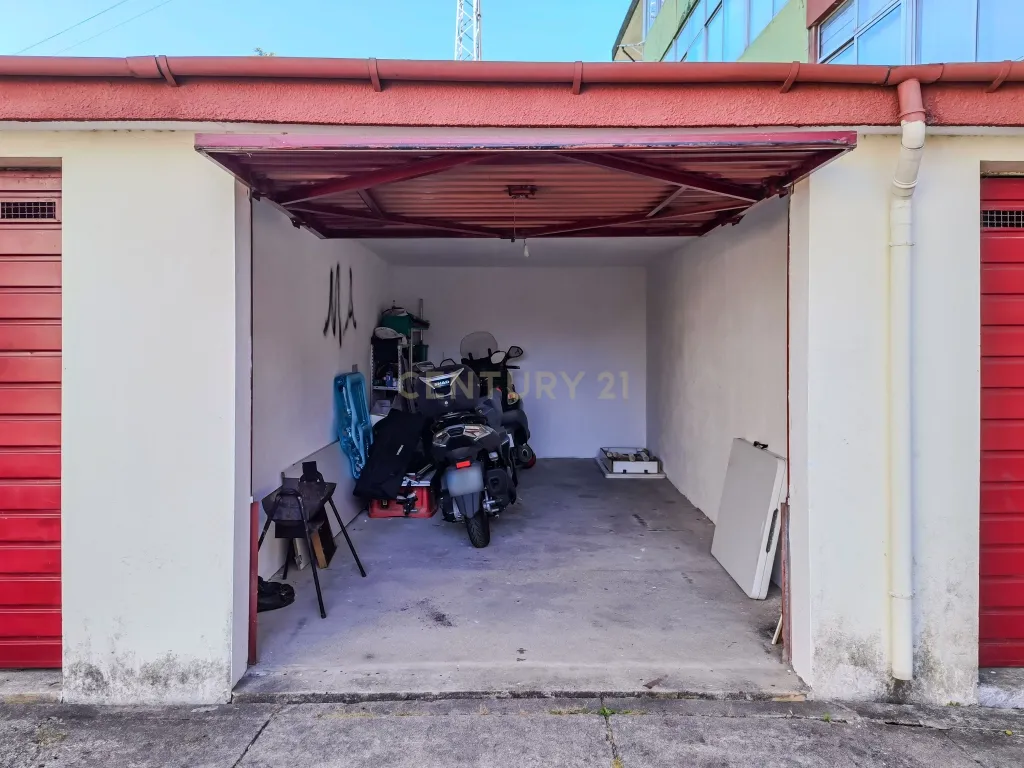 Apartamento T2, de 2 frentes, localizado em Rio Tinto, com Sótão e Garagem Box - Image 21