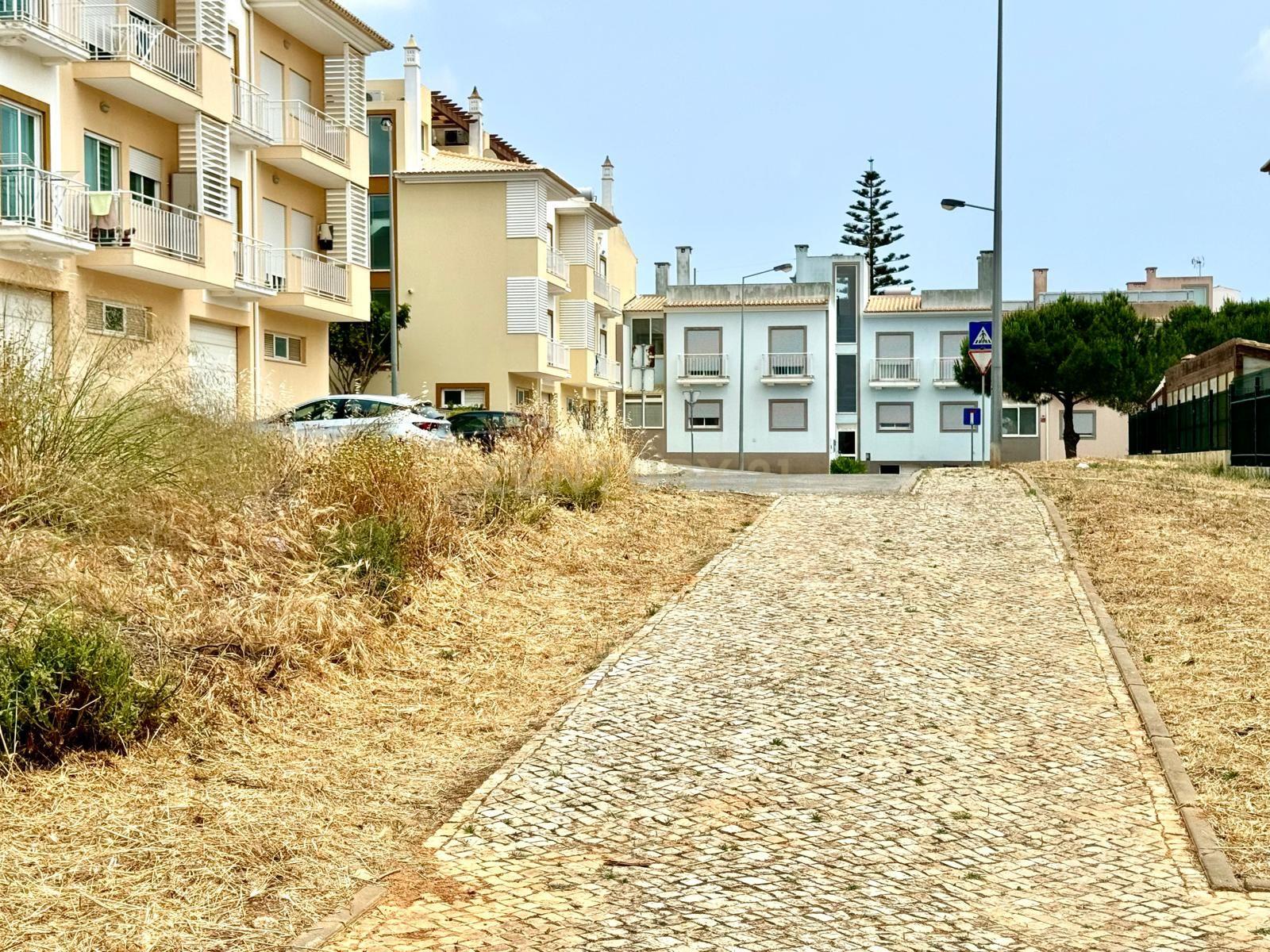 Fotografia 12 de Terreno Urbano para Construção.