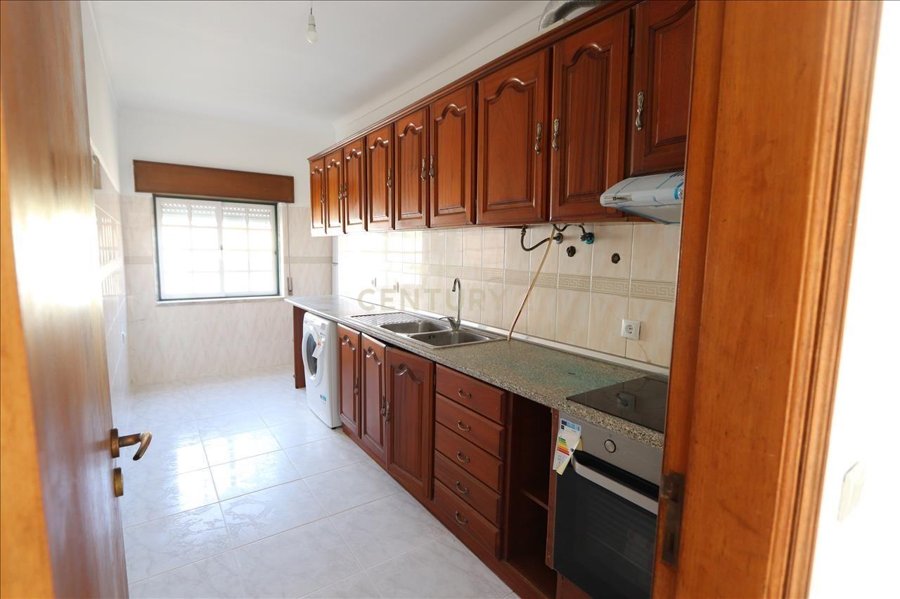 Apartamento T2 com Varanda, na Quinta do Conde - Image 9