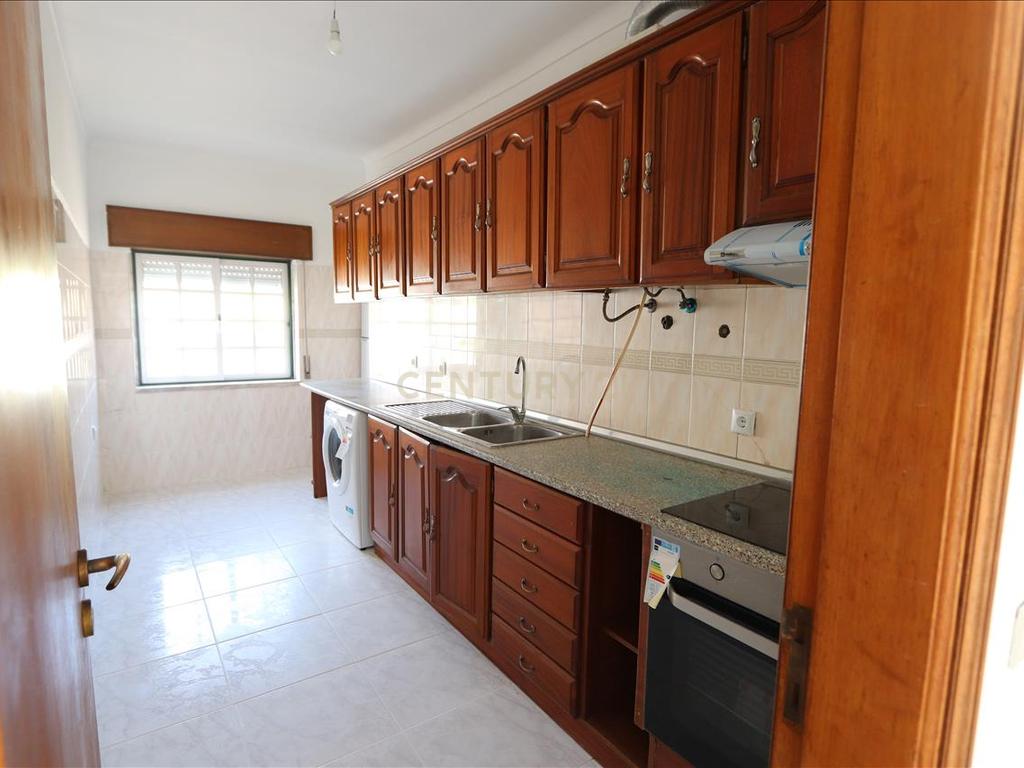 Apartamento T2 com Varanda, na Quinta do Conde - Image 9