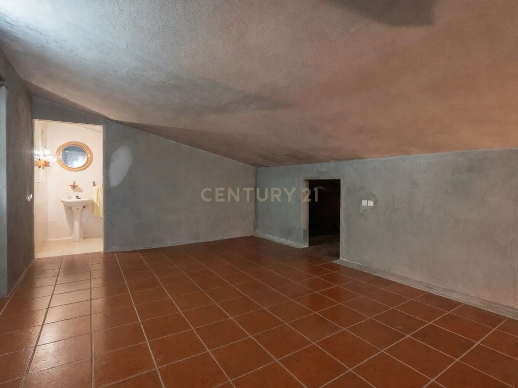 OPORTUNIDADE ÚNICA NA LOUSÃ – MORADIA COM GRANDE POTENCIAL (habitação e comércio) - Image 21