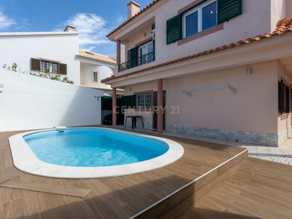 Moradia T5 com Piscina em Localização Central e Tranquila na Aroeira - Image 4