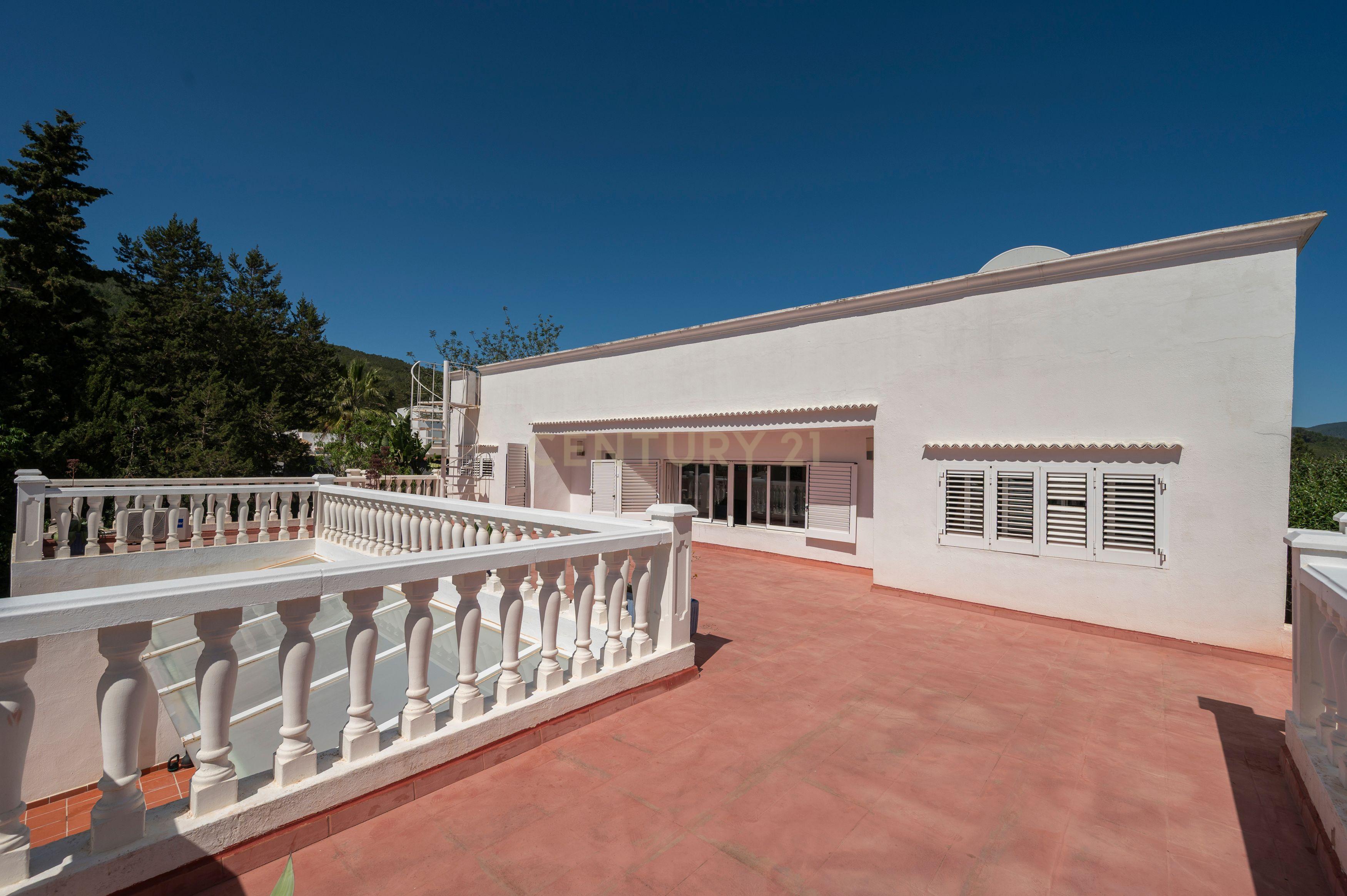 Moradia para reformar em Santa Eulália com piscina e vista panorâmica. Ótima oportunidade para investidores. - Image 39