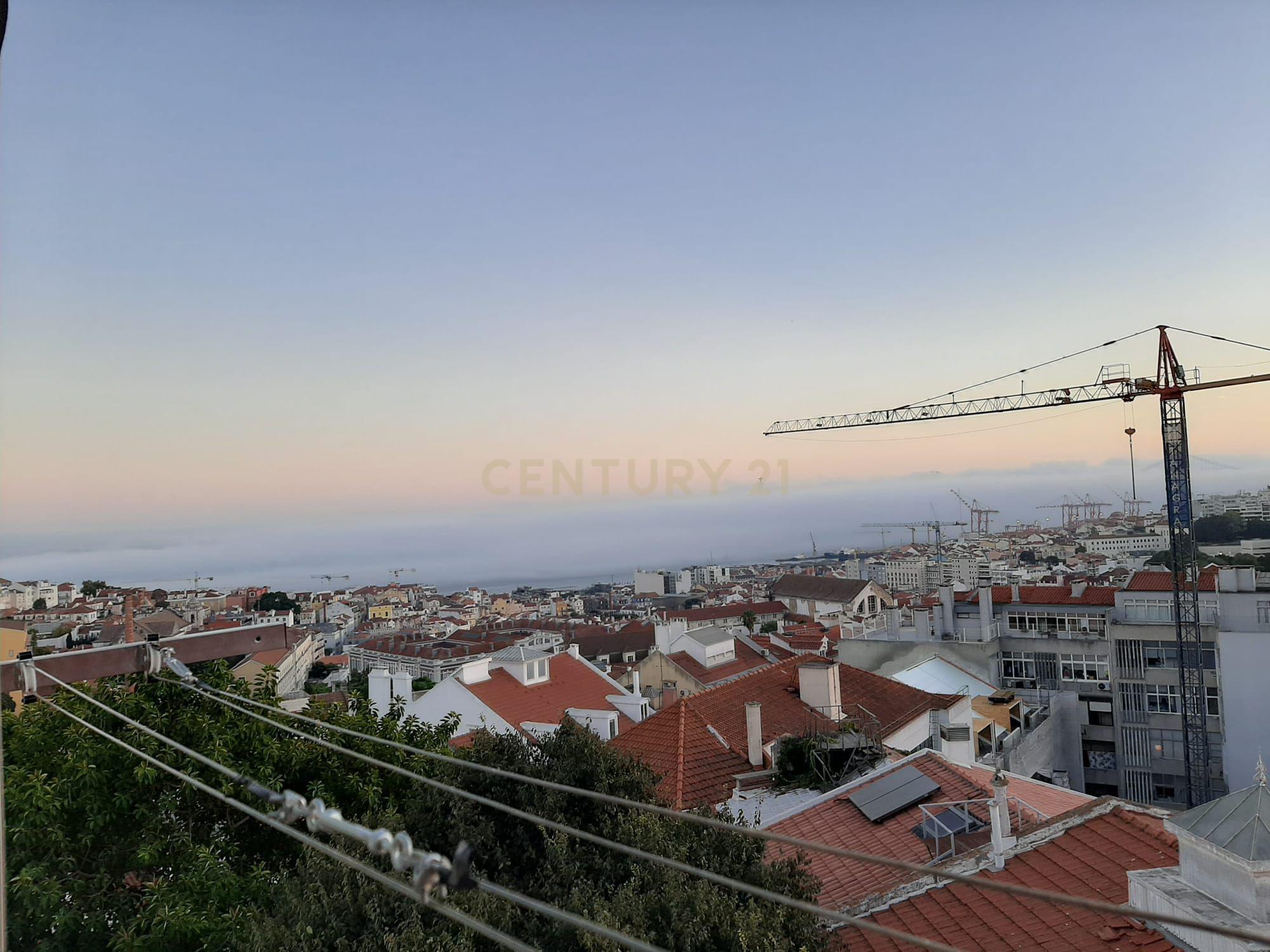 Apartamento T1 em Lisboa com Vista Panorâmica e Excelente Localização - Image 3