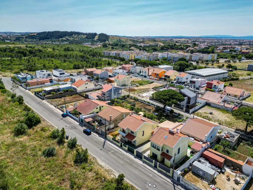Moradia T4 Isolada Duplex com Box em Adroana, Alcabideche - Image 1