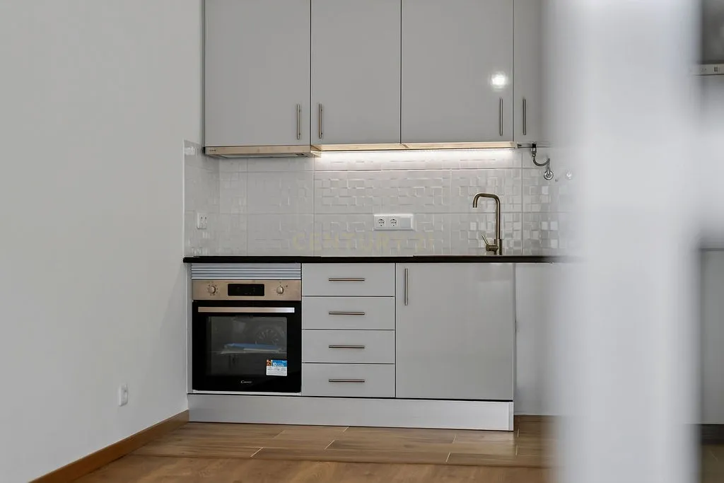 T1 Renovado em Campo de Ourique, Lisboa - Image 25