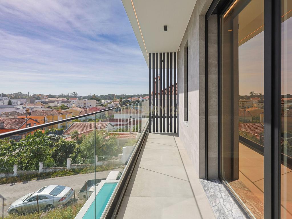 Moradia T5 com Piscina e Domótica - Nova Construção na Charneca da Caparica - Image 34