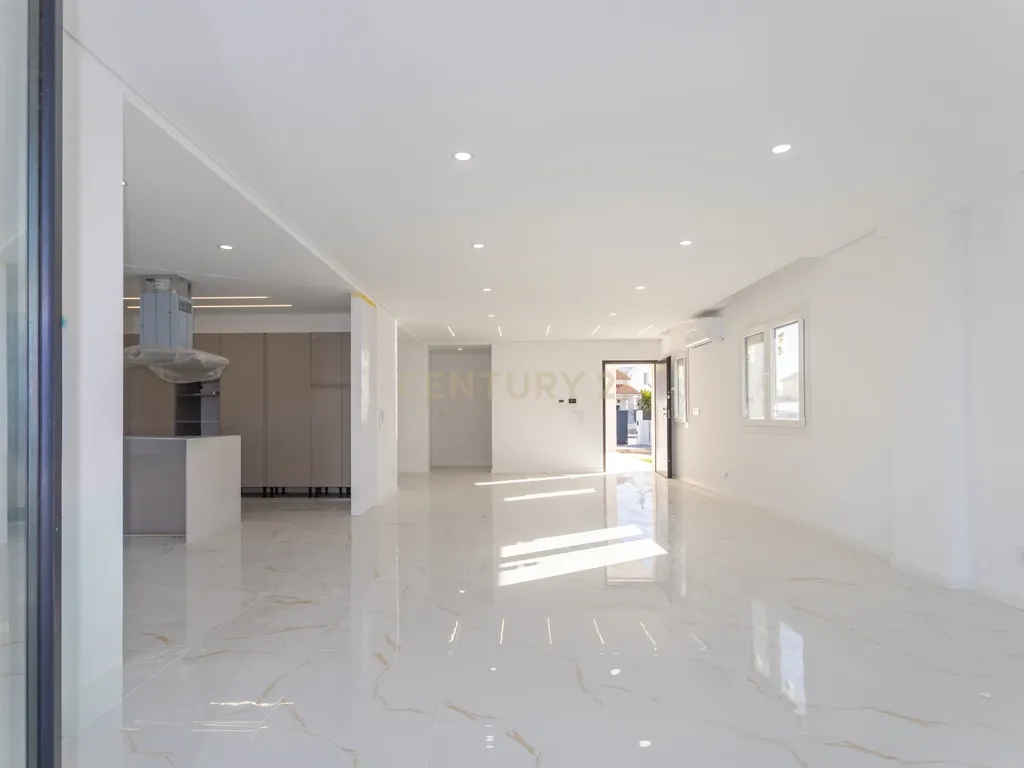 Carisma e boas áreas na sua Moradia Nova T4 Suites!!! no Pinhal do General - Image 30