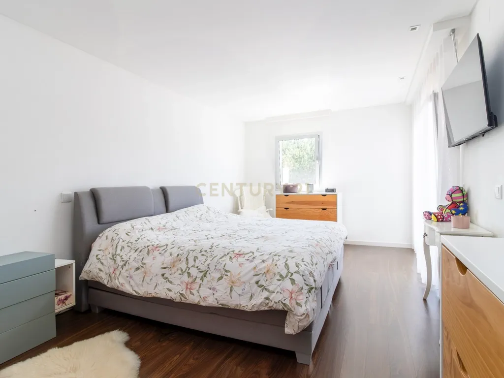 Casa de Luxo com Jardim Piscina e Jacuzzi na Marinha Grande - Image 20