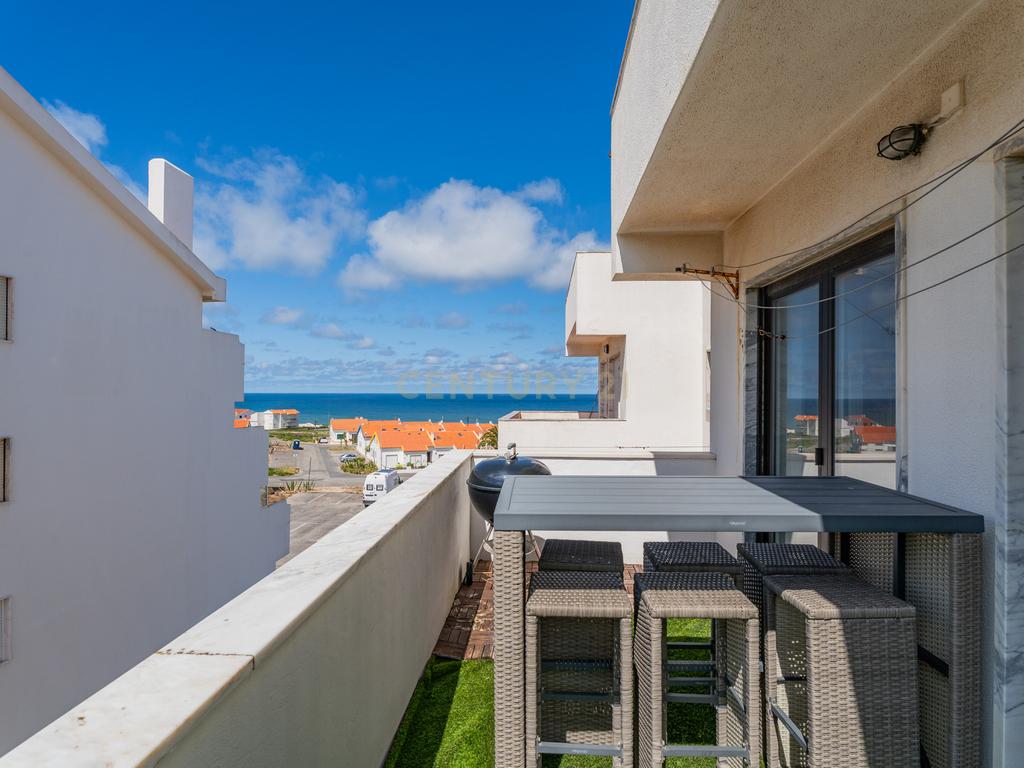 T2 renovado com Varanda, Vista Mar e Box privativa em Santa Cruz - Image 36
