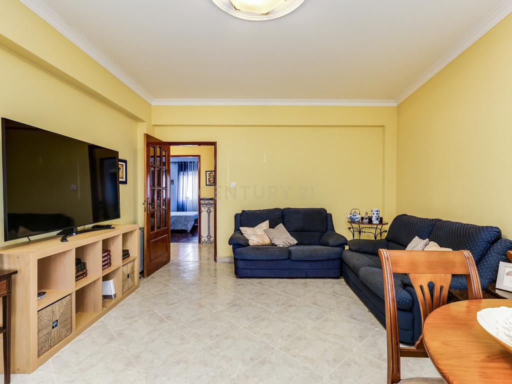 Apartamento T3 com Terraço Privativo e Jacuzzi – Alto da Brandoa            - Image 5