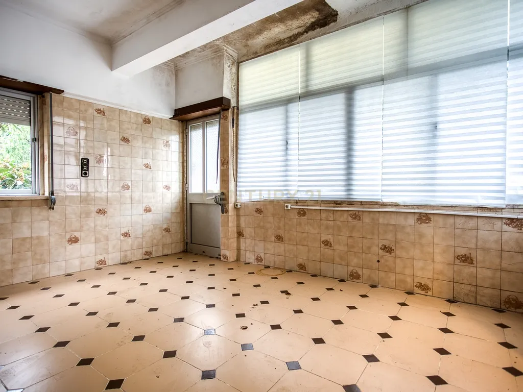 Moradia com elevado potencial de rentabilização em Camarões – Almargem do Bispo - Image 28