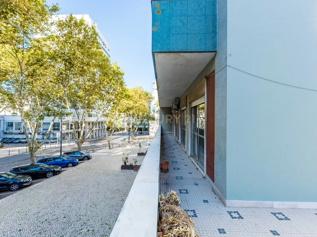 Espetacular Apartamento T5 com Terraço e Garagem, em São Domingos de Benfica, Lisboa - Image 31