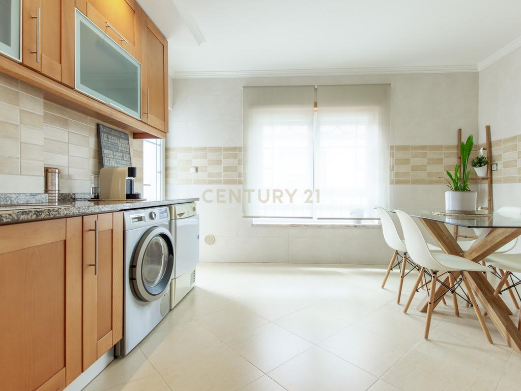 Apartamento T2 +1 em Quinta do Conde - Image 4