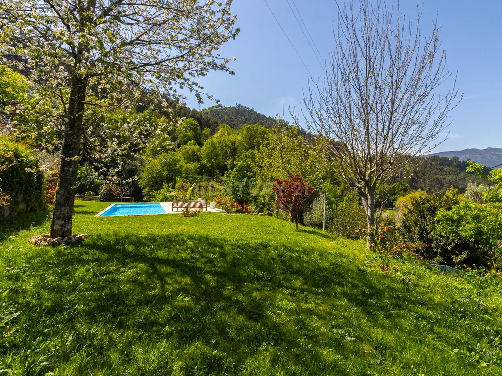Um Refúgio no Gerês com 2 casas junto ao Rio - Image 63