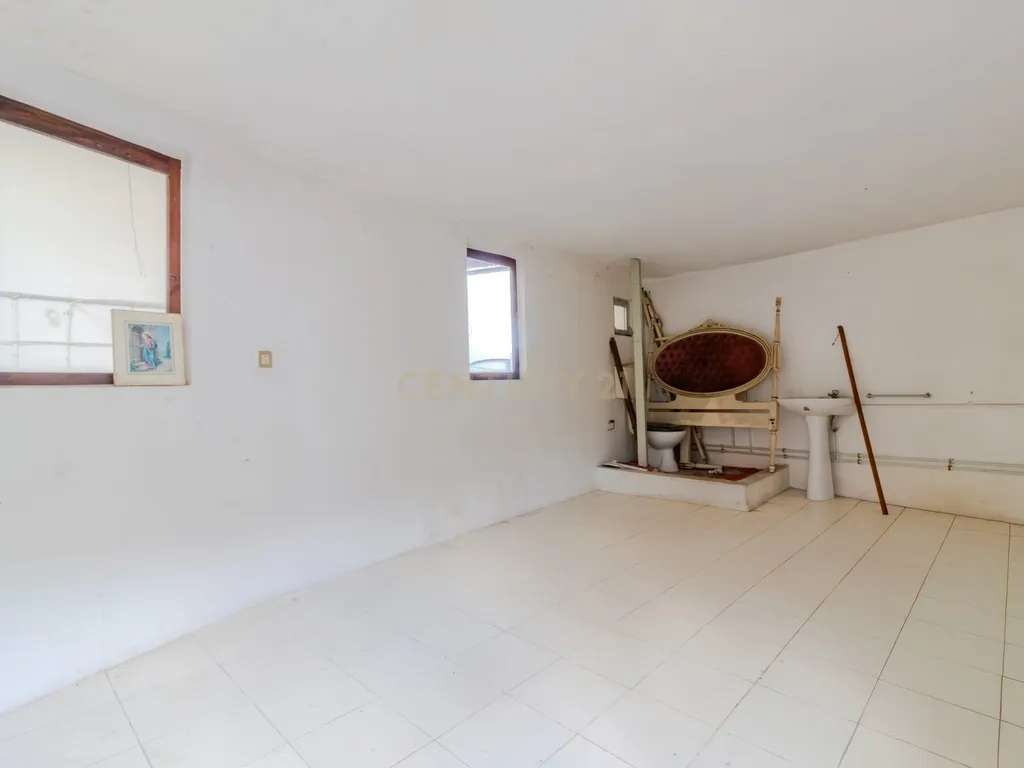 Moradia T3 + T1 + Espaço Comercial – Oportunidade Única no Centro da Vieira de Leiria - Image 39