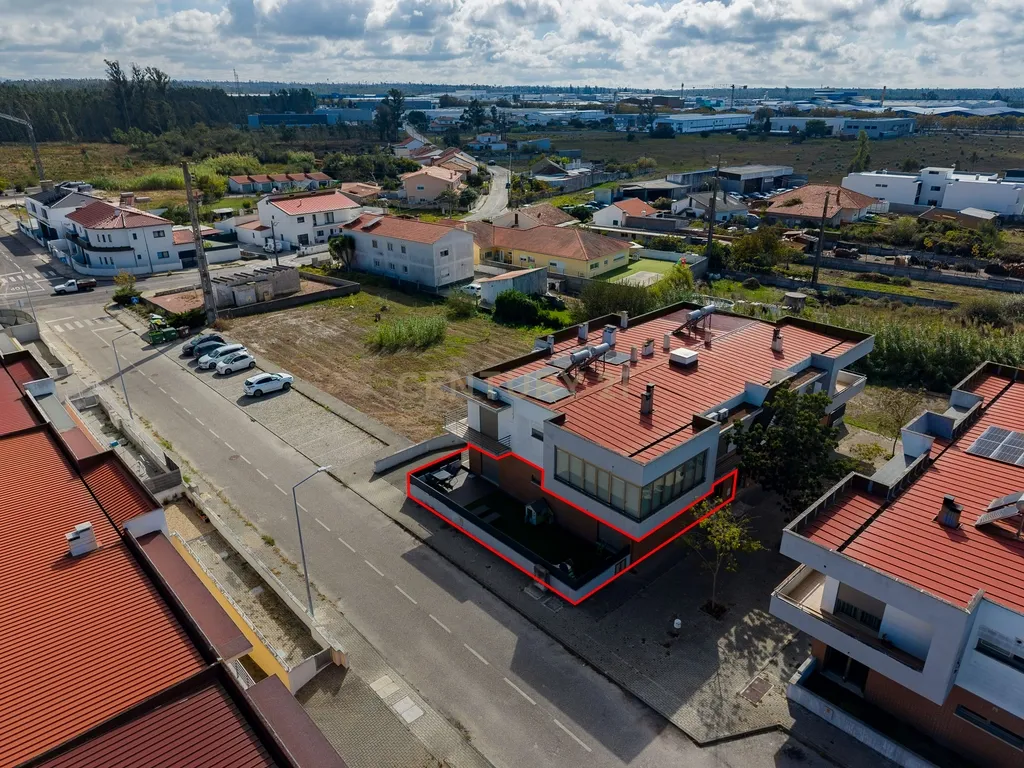 T3 com Terraço de 63 m² e Garagem de 70 m² | Comeira, Marinha Grande - Image 32