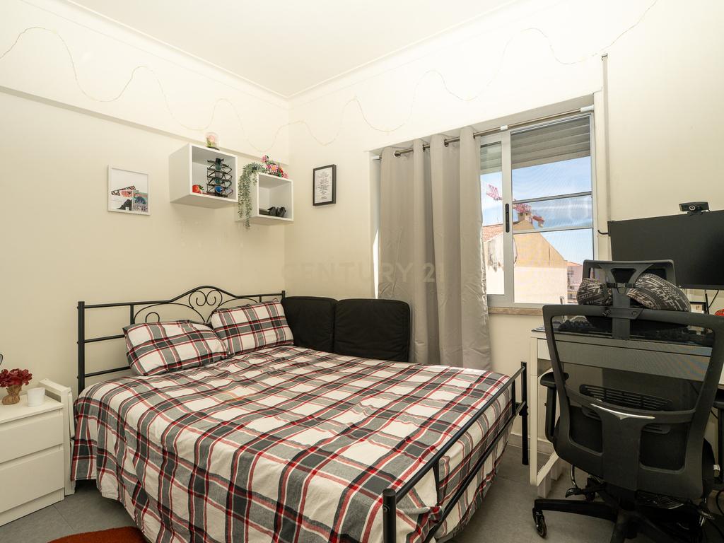 Apartamento T1 em Corroios com Luz Natural e Boa Localização - Image 9