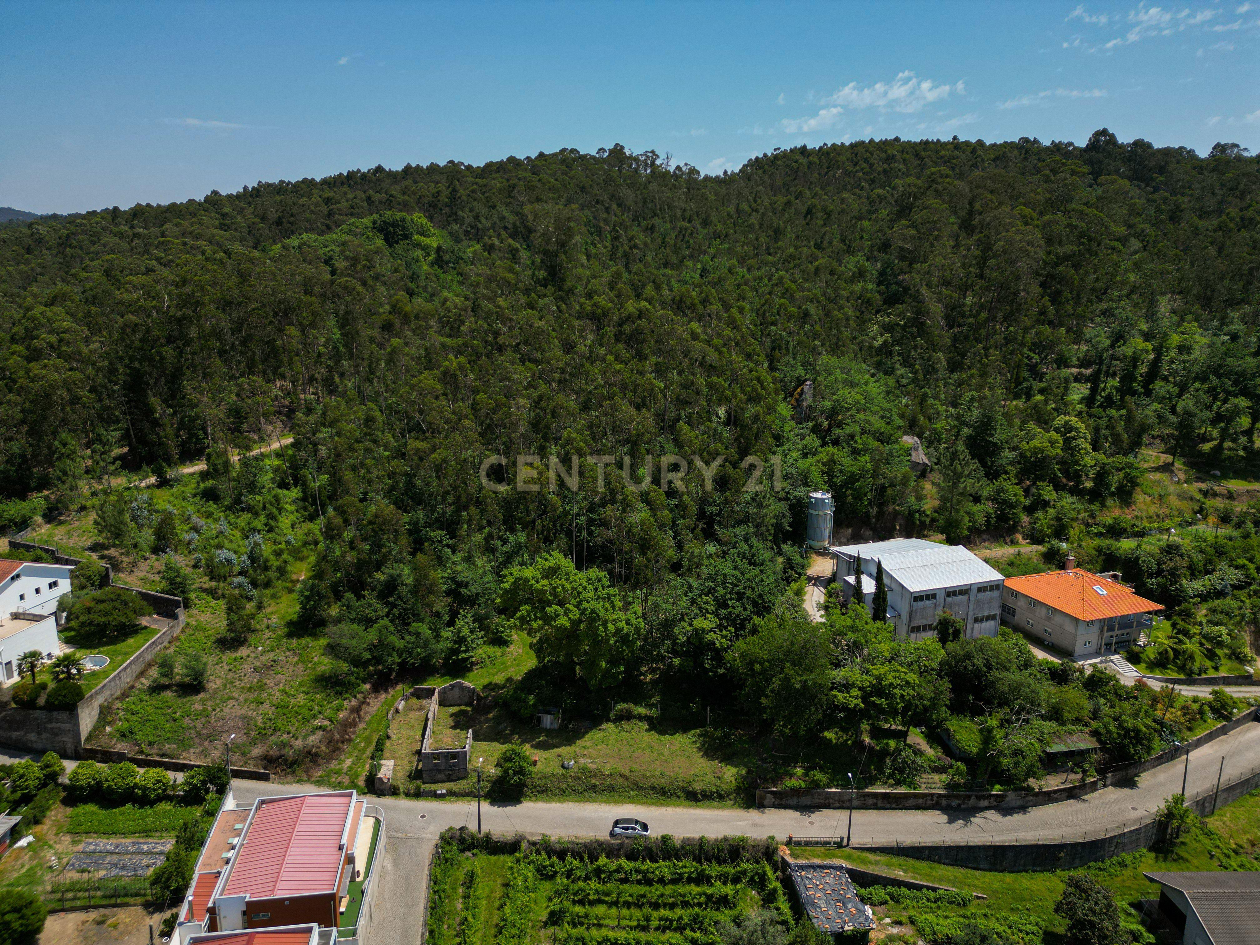 Fotografia 10 de Terreno Urbano com Projeto Aprovado | 569 m² | Arentim e Cunha, Braga