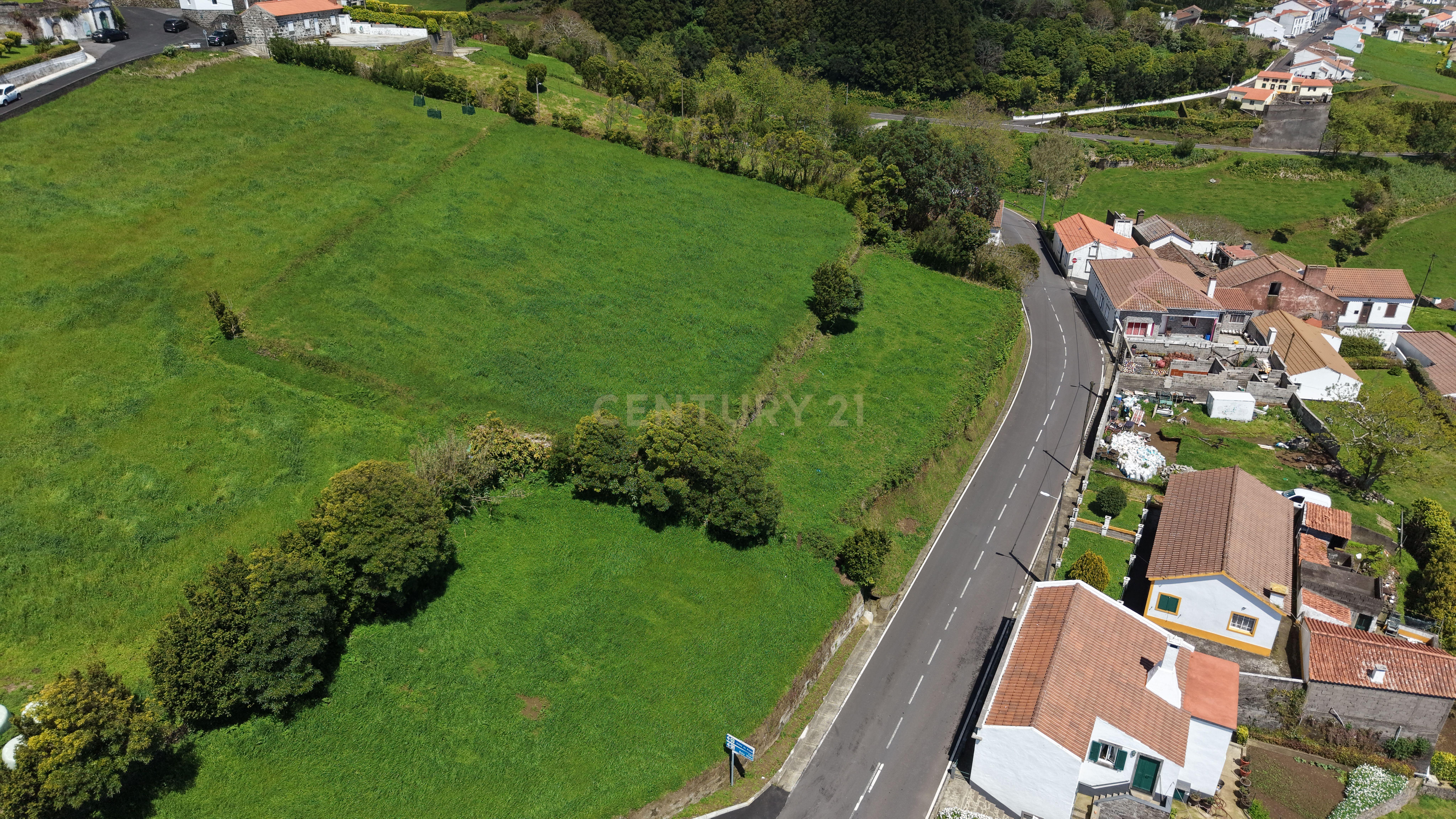 Fotografia 10 de Terreno com Vista Panorâmica em Nordeste, Ilha de São Miguel