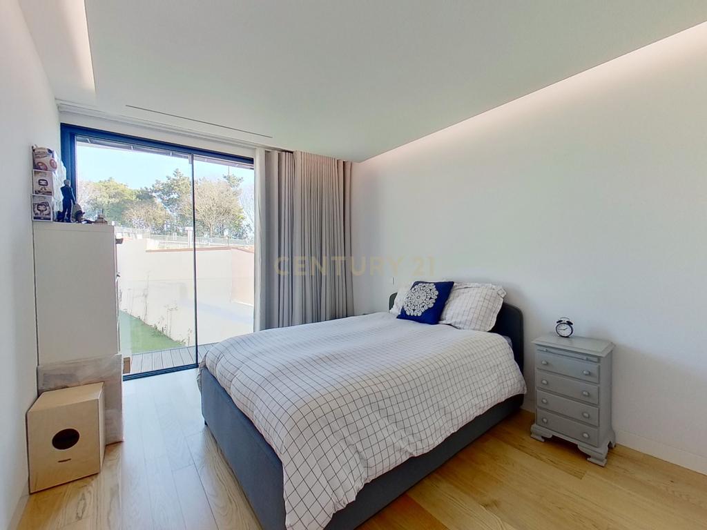 Moradia T4+1, de 4 frentes, Arrábida, Porto - Image 18