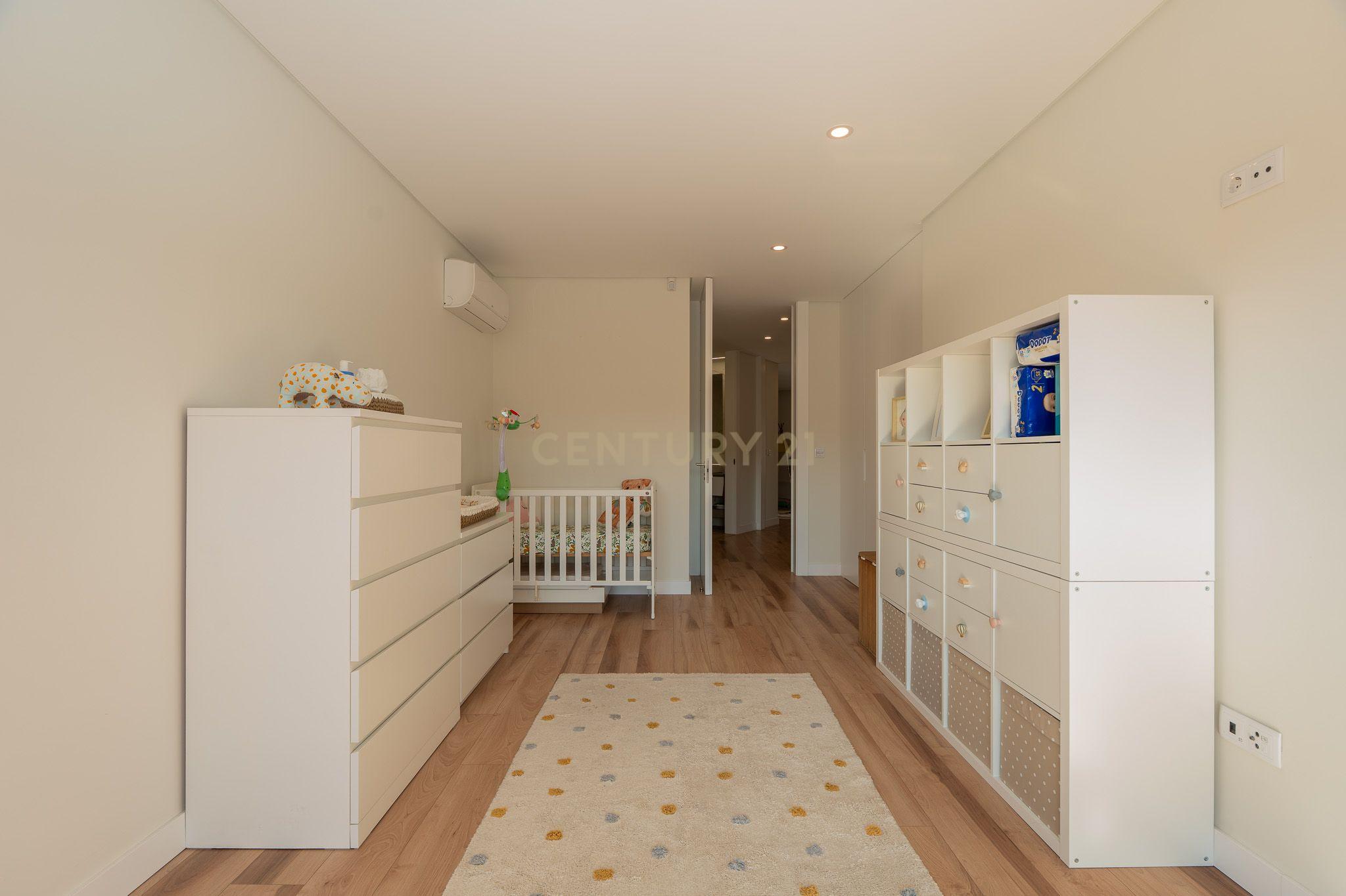 Apartamento T3+1 duplex, com terraço e estacionamento, no centro da cidade de Torres Vedras - Image 39